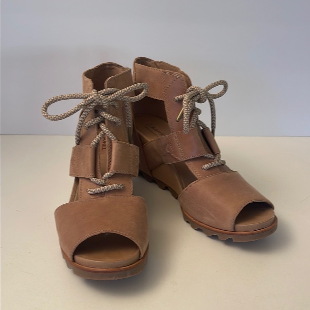 Sorel Tan Leather Sandals with Open Toe and Ankle Height